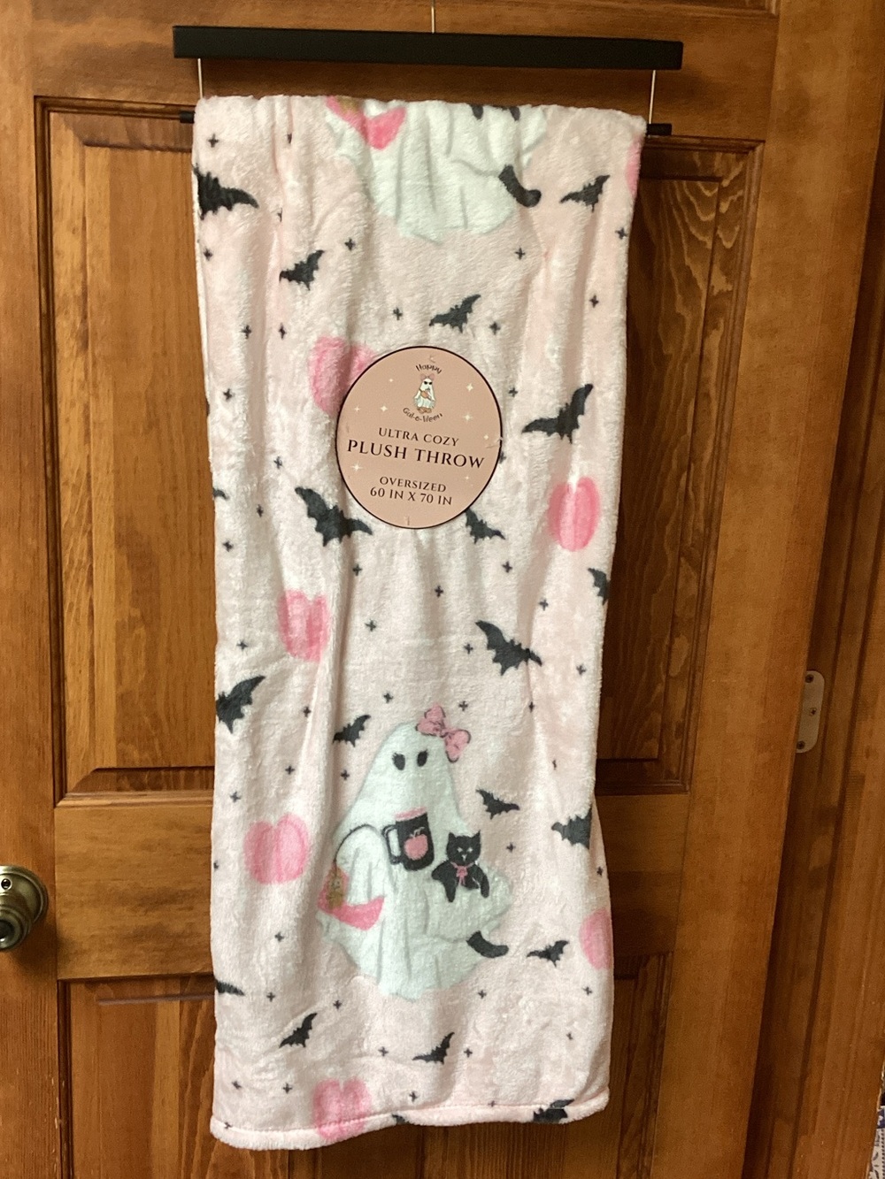 NWT Pink Ghost holding a Cat Halloween Blanket 👻🎀🐈‍⬛